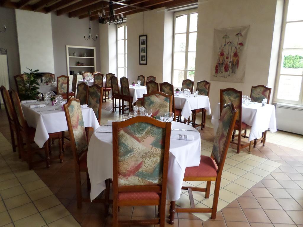 Le Relais De La Caleche Hotel Saint-Denis-d'Anjou ภายนอก รูปภาพ