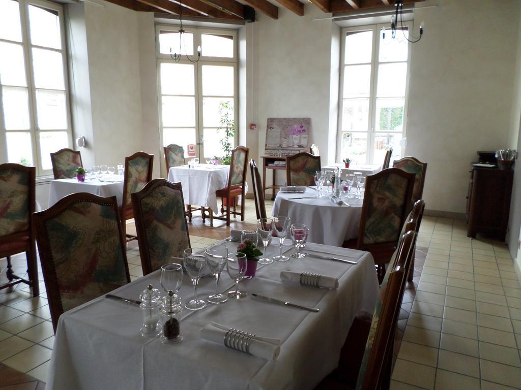 Le Relais De La Caleche Hotel Saint-Denis-d'Anjou ภายนอก รูปภาพ