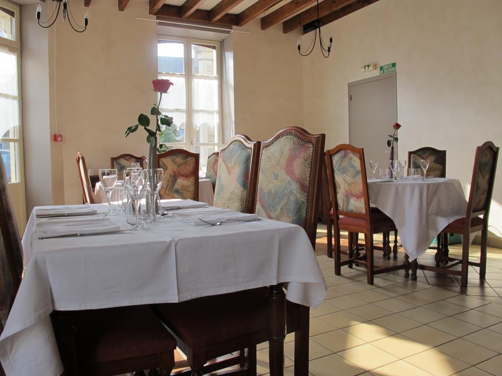Le Relais De La Caleche Hotel Saint-Denis-d'Anjou ภายนอก รูปภาพ
