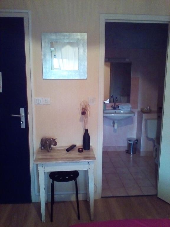 Le Relais De La Caleche Hotel Saint-Denis-d'Anjou ภายนอก รูปภาพ