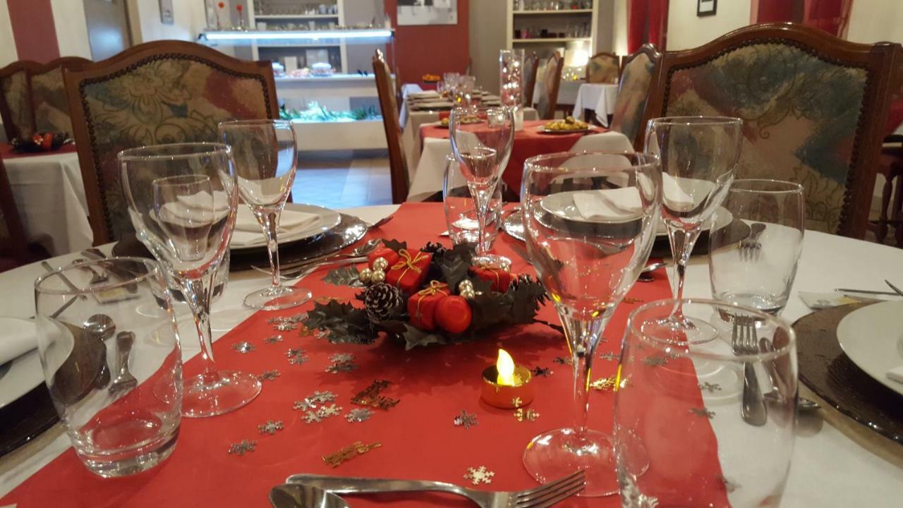 Le Relais De La Caleche Hotel Saint-Denis-d'Anjou ภายนอก รูปภาพ